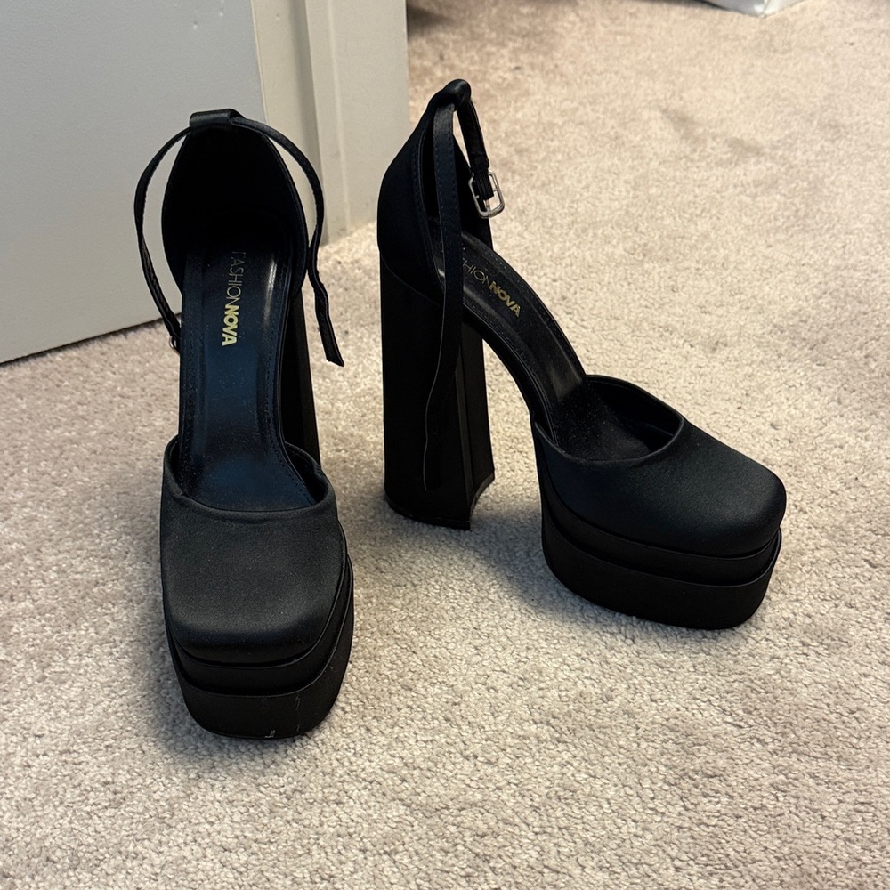 Fashion Nova Black Chunky Platform Heels